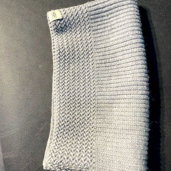 UGG Infinity Scarf OS - Picture 4 of 4